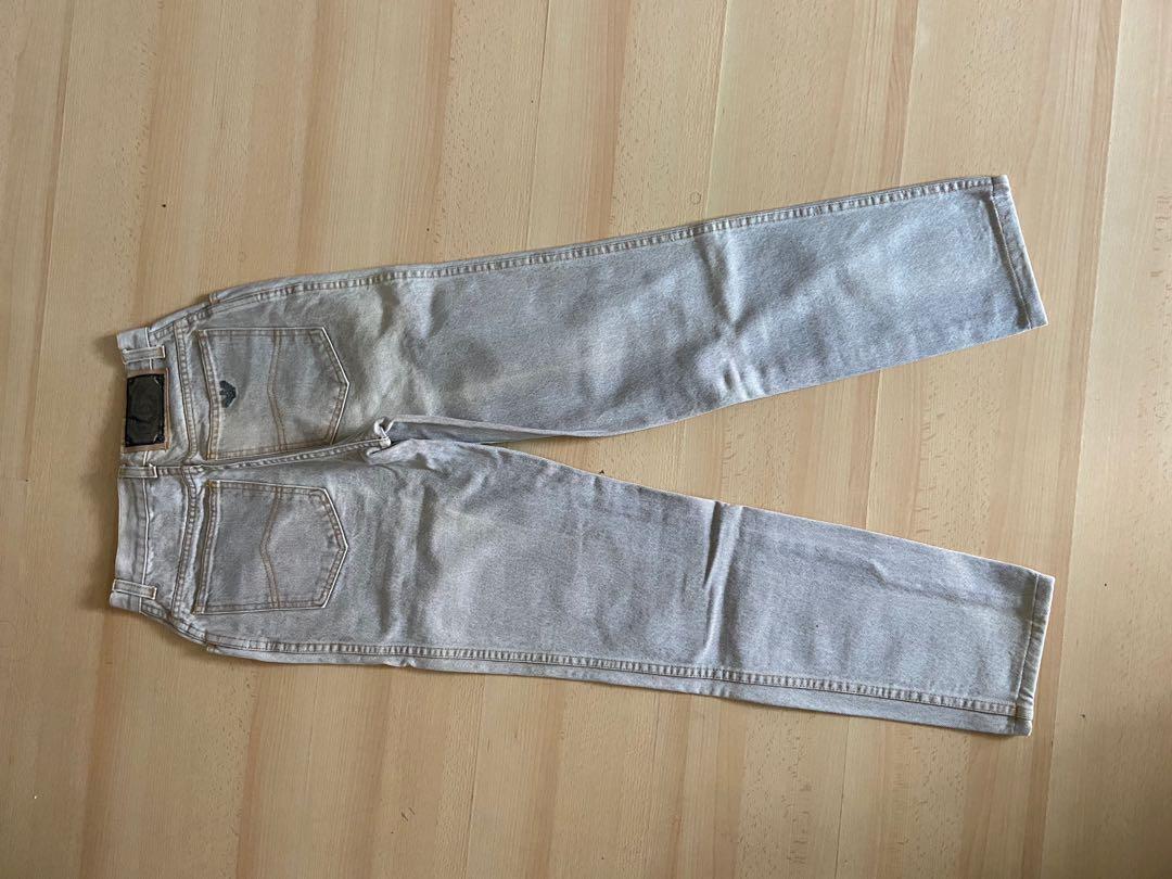 ARMANI Light Gray Wash Mom Jeans (Category: Jeans) located in Pasig City. Submitted by preloveddd_ds (Listing ID 1101891159, Image 2). Description: Fits Size 25 and below! Vintage, light gray wash. .