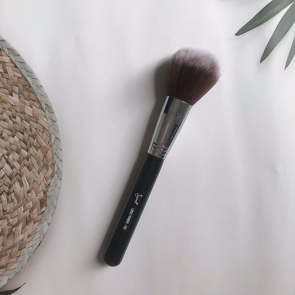 Authentic Sigma F30 Large Powder Brush (Category: Makeup) located in Laoag. Submitted by senicecollection (Listing ID 1102001264, Image 2). Description: Retails 1,780 Like New Seldom use Authentic This are extra on my brush collections..