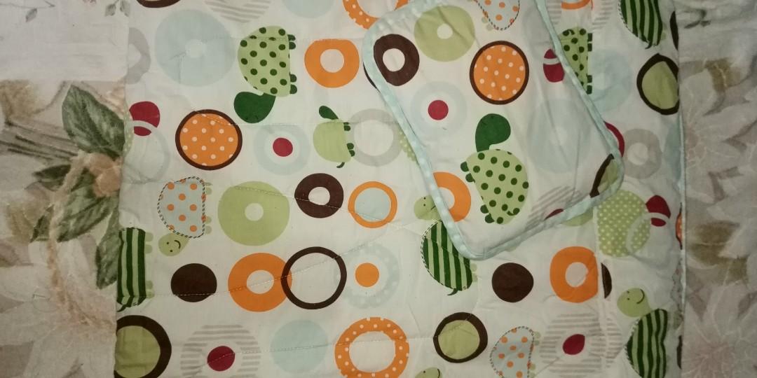 Bloom Crib Comforter (Category: Changing Mats & Accessories) located in Caloocan City. Submitted by lovelykenyssa (Listing ID 1101922434, Image 2). Description: In very good condition. Super lapad pang crib po sya makapal po at hindi mainit, can be used as baby mat too..