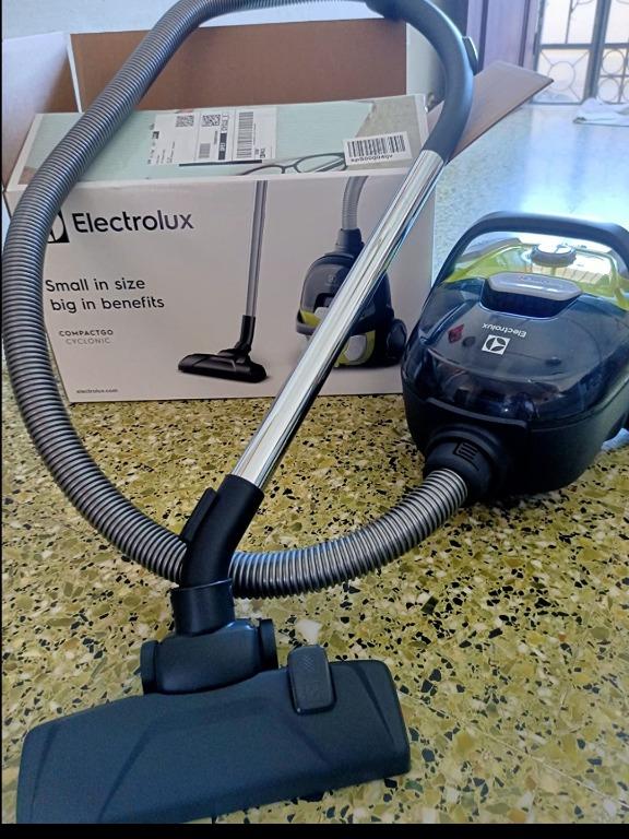 Electrolux Z1231 CompactGo Cyclonic Bagless Vacuum Cleaner, TV & Home