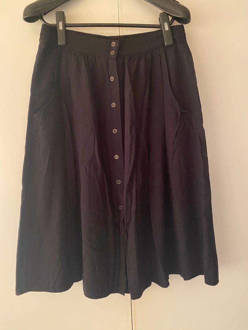 Forever 21 Black Midi A-line Skirt (Category: Skirts) located in Masbate. Submitted by cesscrvnts (Listing ID 1101893126, Image 1). Description: Preloved. No major flaws. Very few signs of use. Measurements when laid flat Waist: 15 inches Length: 26 inches Two functional pockets. All buttons are functional as well. Waist is garterized at the back, can accomodate larger body types. #julysweldo.