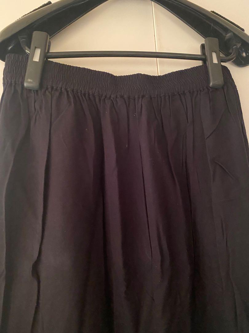 Forever 21 Black Midi A-line Skirt (Category: Skirts) located in Masbate. Submitted by cesscrvnts (Listing ID 1101893126, Image 3). Description: Preloved. No major flaws. Very few signs of use. Measurements when laid flat Waist: 15 inches Length: 26 inches Two functional pockets. All buttons are functional as well. Waist is garterized at the back, can accomodate larger body types. #julysweldo.
