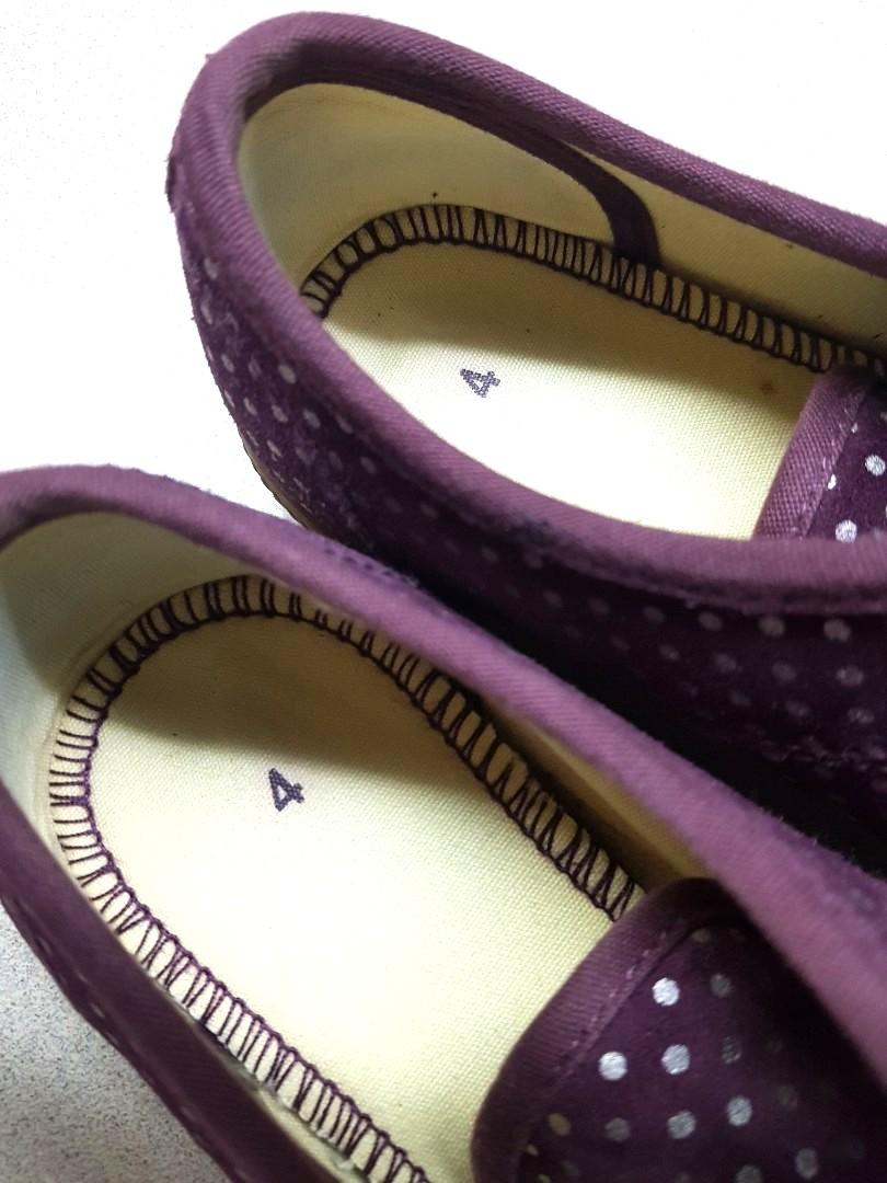 Fred Perry Canvas Sneakers for Women (Category: Sneakers) located in Caloocan City. Submitted by chiescake25 (Listing ID 1101904802, Image 3). Description: Authentic Fred Perry Laurel Wreath Table Tennis Plimsolls for Women (Ox Blood with Gold Polka Dots) Toe cap made of suede Size 6, true to size Only worn once No damages whatsoever, pristine inner sole Bought in the US. Women's footwear hardly available in stores here in PH Original price at ov