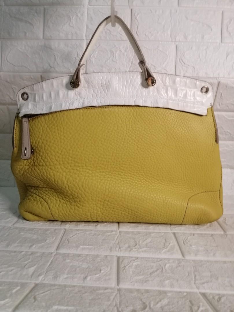 Furla Piper Handbag (Category: Luxury Bags & Wallets) located in Las Pinas. Submitted by etoksi1234 (Listing ID 1101927335, Image 2). Description: Pre-loved Furla Piper Handbag... With provision for sling but no sling included... With flaws inside the bag please see photos for reference... Lock in front slightly loosen....