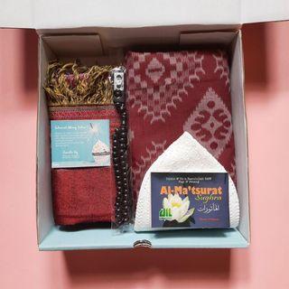HAMPERS KADO GIFT BOX ULTAH KELULUSAN ALAT SHOLAT COWOK (PAKET LENGKAP)