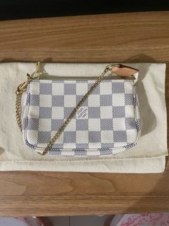 (Category: ) located in . Submitted by ashasluxurycloset (Listing ID 1102062466, Image 1). Description: .
