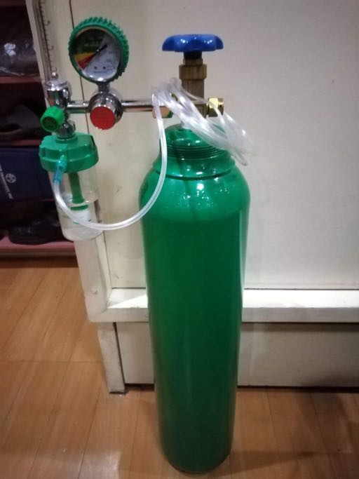 Medical Oxygen Tank w/ Regulator, Health & Nutrition, Medical Supplies
