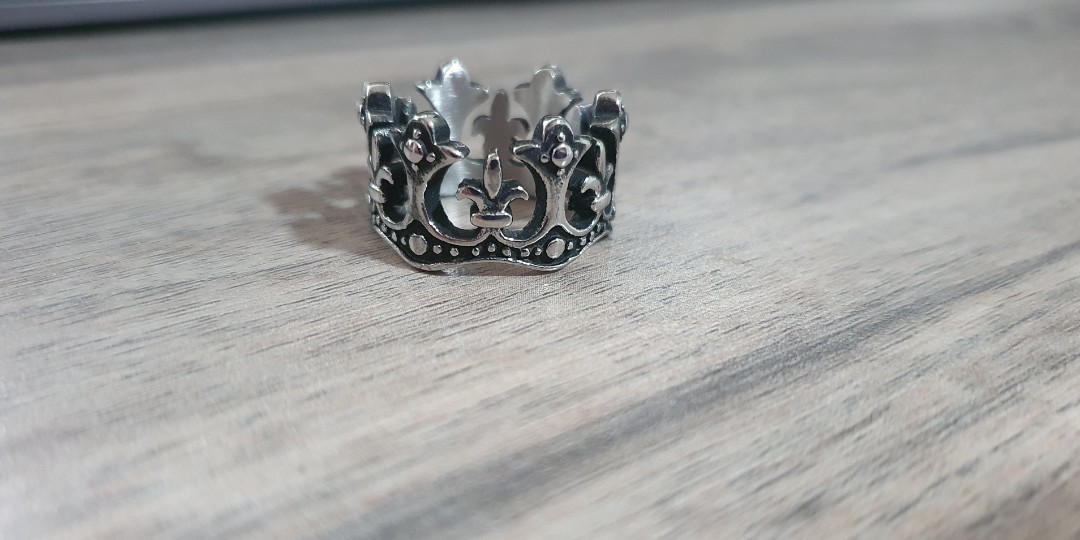 MEN'S King Ring, Men's Fashion, Watches & Accessories, Jewelry on Carousell