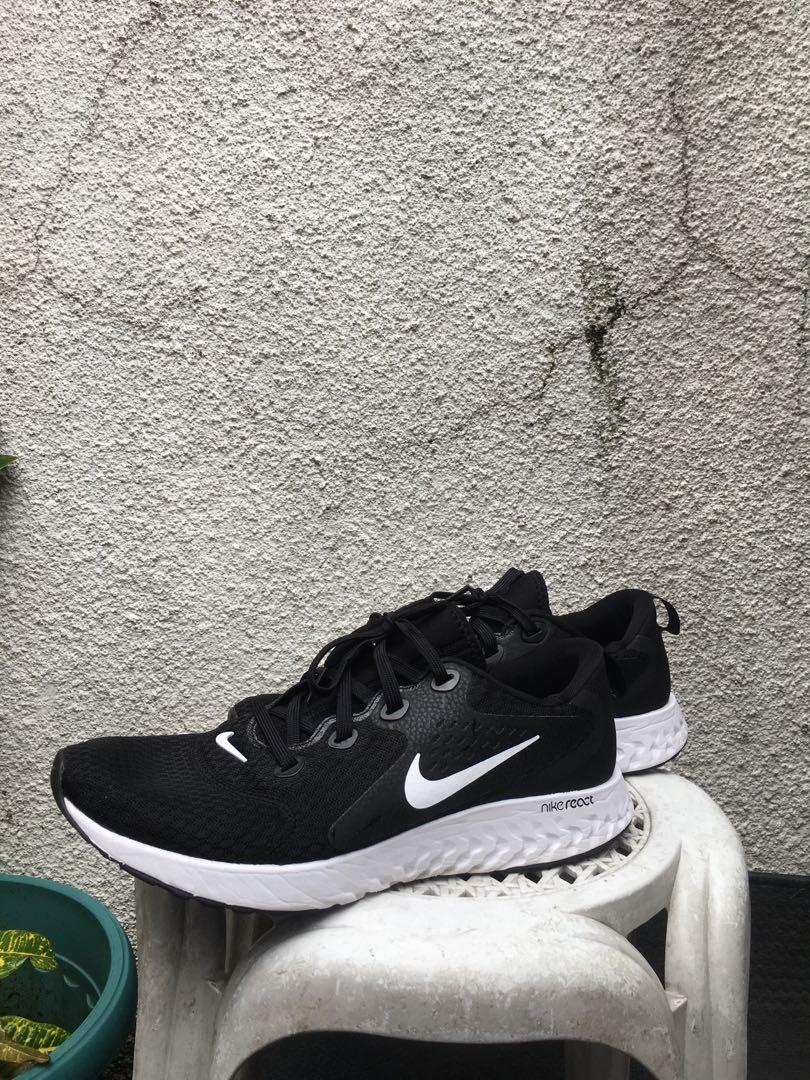 NIKE Legend React Mens (US 10 / UK 9) (Category: Sneakers) located in Manila. Submitted by magictape (Listing ID 1101920607, Image 2). Description: NIKE Legend React (US 10, UK 9) MENS RFS: Need funds pangbayad ng utang haha, and decluttering (RUSH sana huhu) Condition: 8-9/10, Used but not abused. Still really good! Issues: NONE, except signs of usage (see last 2 pics) PHP 2,000 PM IS THE KEY! ✌🏻 *From QC ako, Project 6 *Pwede MEET UP / DELIVER