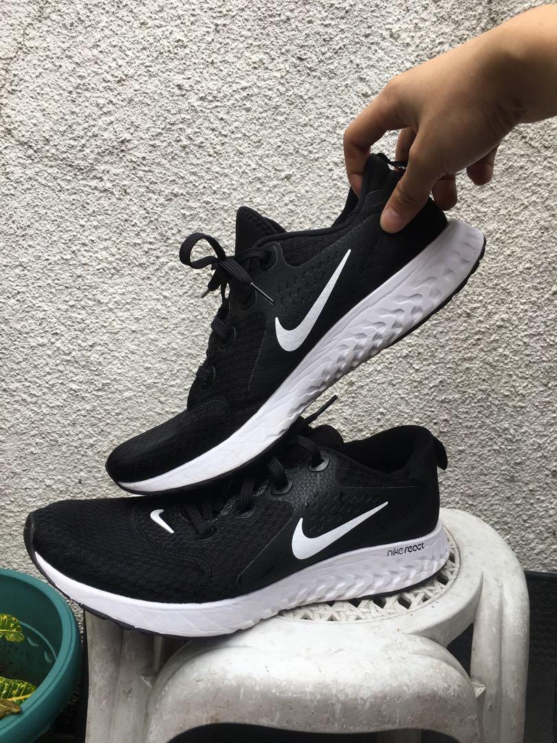 NIKE Legend React Mens (US 10 / UK 9) (Category: Sneakers) located in Manila. Submitted by magictape (Listing ID 1101920607, Image 3). Description: NIKE Legend React (US 10, UK 9) MENS RFS: Need funds pangbayad ng utang haha, and decluttering (RUSH sana huhu) Condition: 8-9/10, Used but not abused. Still really good! Issues: NONE, except signs of usage (see last 2 pics) PHP 2,000 PM IS THE KEY! ✌🏻 *From QC ako, Project 6 *Pwede MEET UP / DELIVER