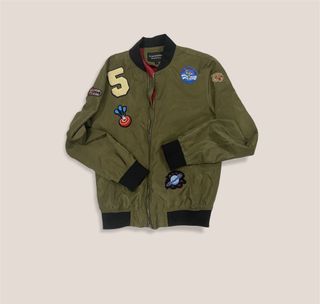 (Category: ) located in . Submitted by ninetees.thrift (Listing ID 1101922219, Image 1). Description: .