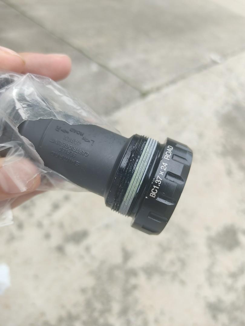 New Shimano r60 Bottom Bracket Sports Equipment Bicycles Parts Parts Accessories On Carousell