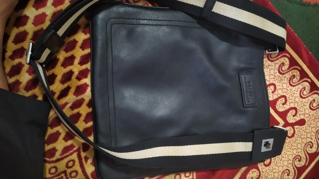 Jual sling bag best sale bally original
