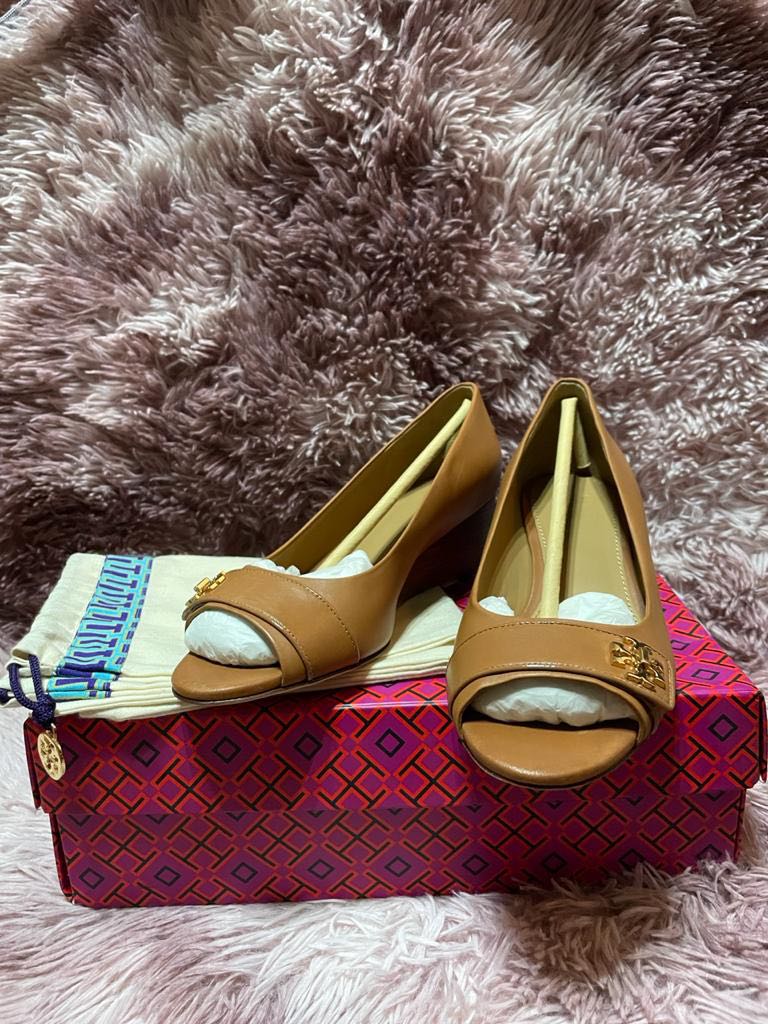 Tory Burch Kira Open Toe Wedges 45mm Barang Mewah Aksesoris di