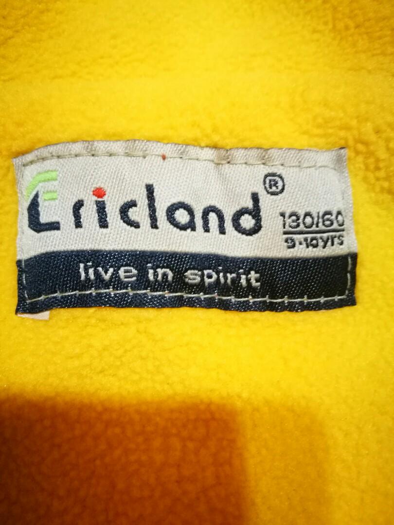 Winter jacket (Category: Coats, Jackets and Outerwear) located in Singapore. Submitted by matk.6 (Listing ID 1101940361, Image 3). Description: Winterwear for kids, price can nego.