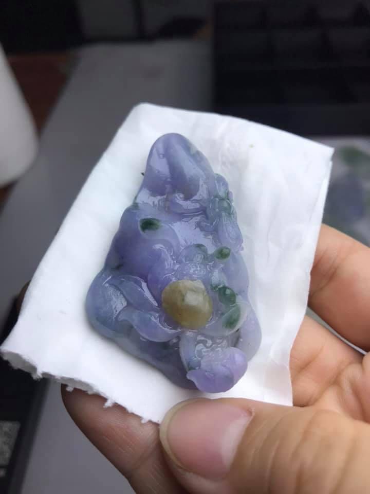 黃翡濃紫飄綠花蓮花a級翡翠玉牌 古董收藏 古董手錶 珠寶on Carousell