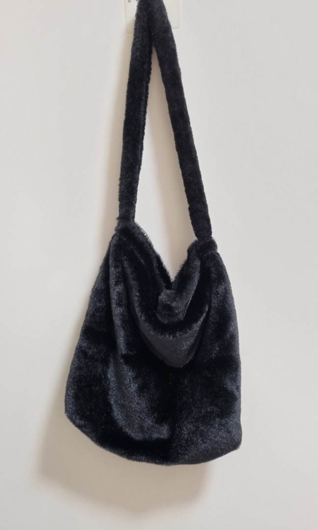 Black fluffy shoulder bag clearance