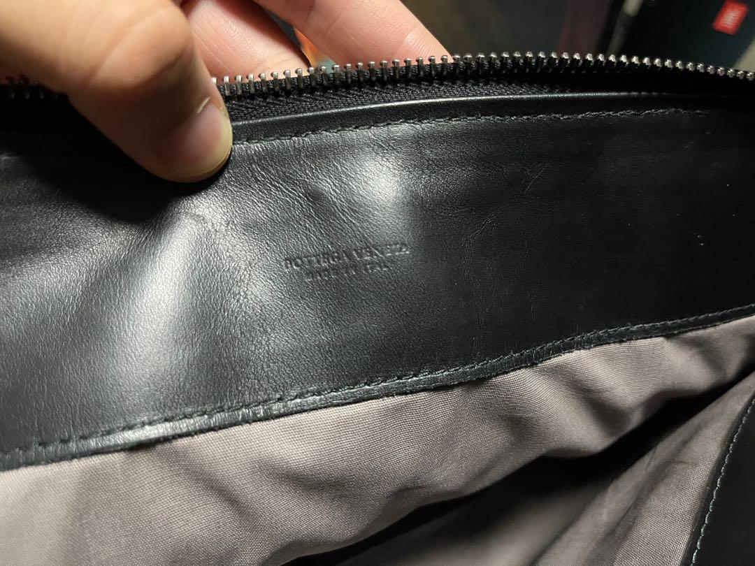 BV document case （分類：服裝）位於 Hong Kong。 由 nelsoncheung 提交（商品編號 1102250394，圖片 1）。簡介： 原價過萬 有塵袋 保證正品 型號224052v4651 有輕微使用痕跡。