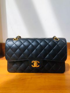 (Category: ) located in . Submitted by luluxury (Listing ID 1102110360, Image 1). Description: .