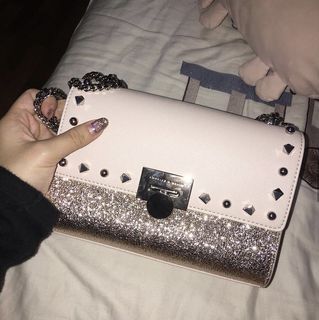 (Category: ) located in . Submitted by shoppinobsession (Listing ID 1102210777, Image 1). Description: .