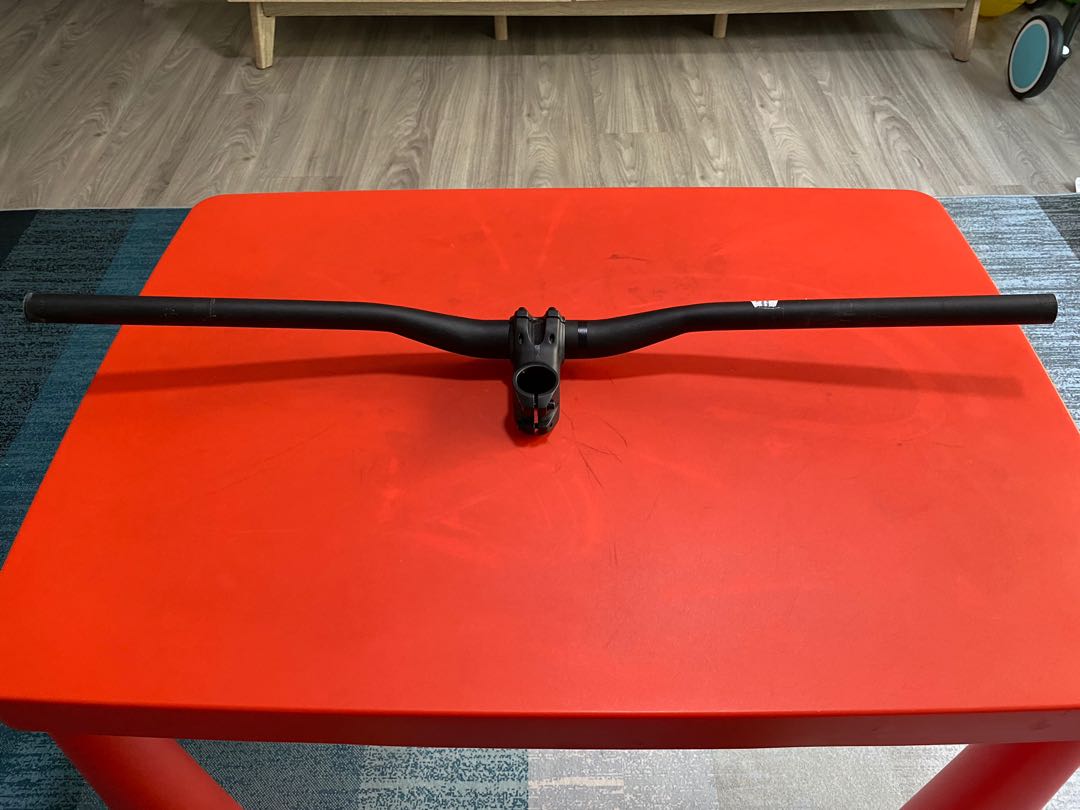 Giant connect trail handlebar & giant contact stem., Sports Equipment, Bicycles & Parts, Parts