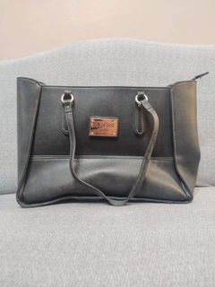 (Category: ) located in . Submitted by basicapparel (Listing ID 1102228680, Image 1). Description: .