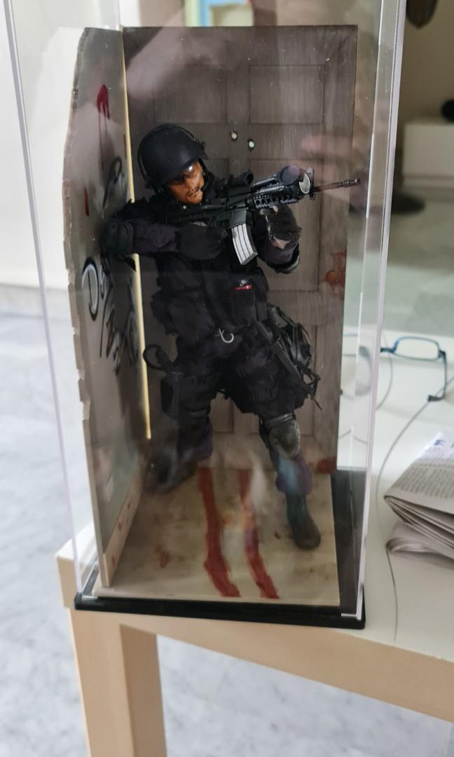 Lapd Toy Rifle Hot Toys LAPD SWAT 1/6 scale figurine, Hobbies & Toys, Toys & Games on ...