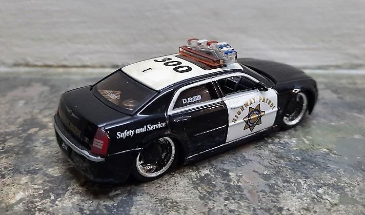 CHRYSLER 300C Police Car Jada 1 64 Dub City Kustoms Series