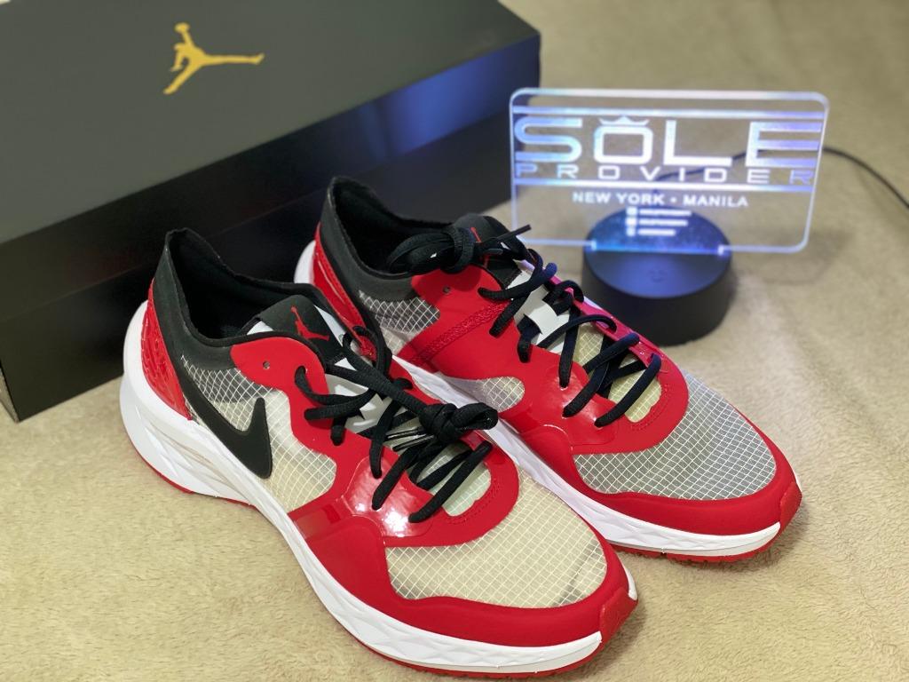 diagonal Bounce Mand Jordan Air Zoom 85 Runner Chicago US9 Legit Authentic, Men's Fashion,  Footwear, Sneakers on Carousell