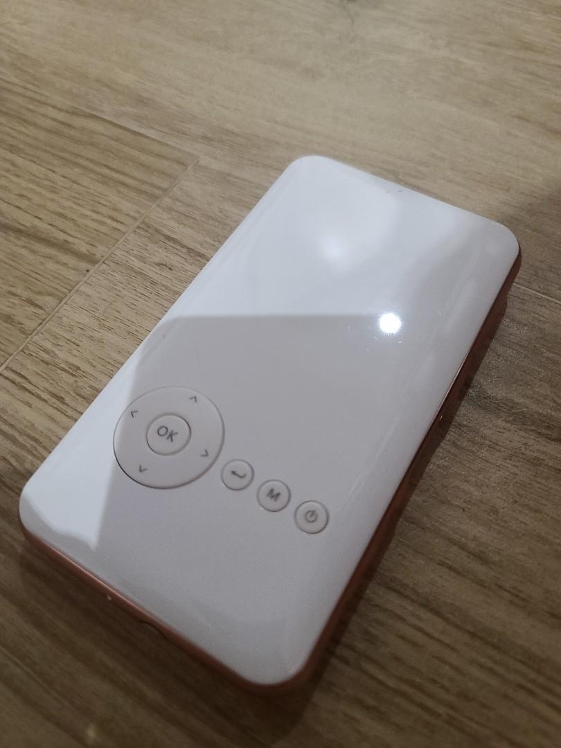 Mini Projecter （分類：其他家庭電器）位於 Hong Kong。 由 ratio638 提交（商品編號 1102224657，圖片 1）。簡介： Mobile Smart Projector 1080P Ultra HD。