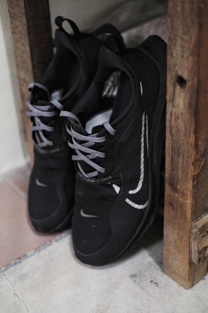 nike air pegasus shield 37