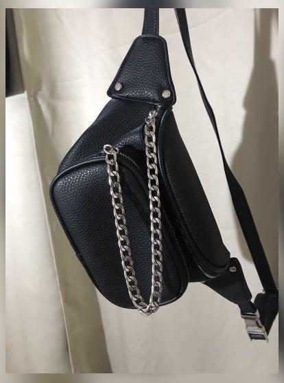 Fanny pack 2025 pull and bear