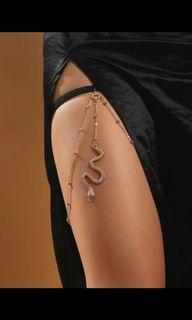 SHEIN Gold Snake Pendant Thigh Chain