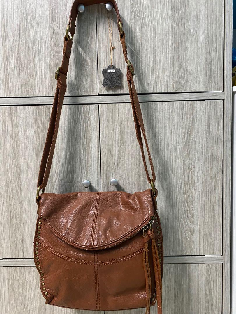 The sak sling bag top