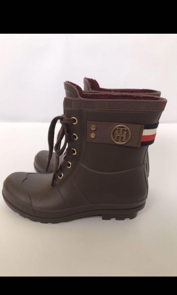 Tommy hilfiger women's trineti snow boot on sale