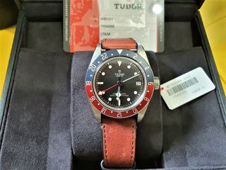 (Category: ) located in . Submitted by luxe_watch (Listing ID 1102145842, Image 1). Description: .
