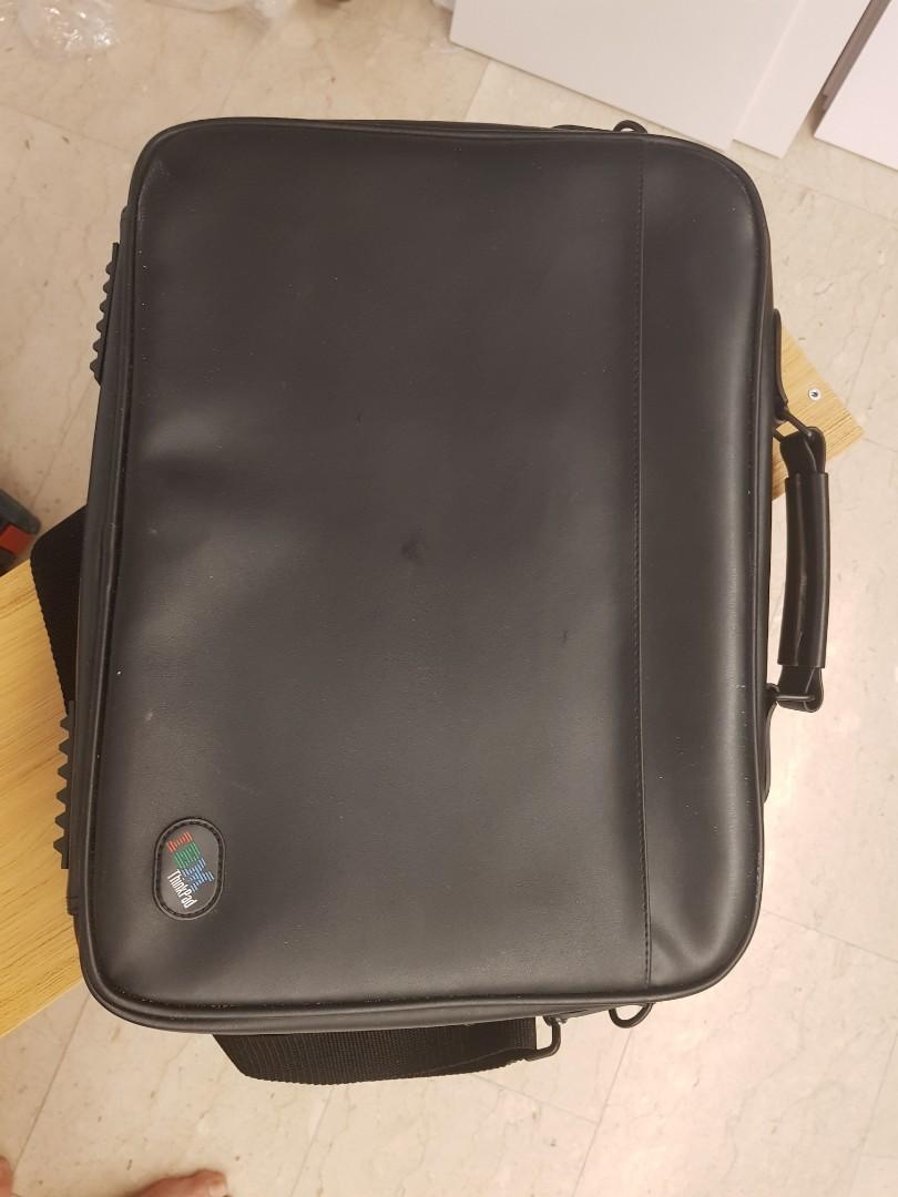 Very good IBM computer bag (Category: Laptop Bags & Sleeves) located in Singapore. Submitted by nobtiba (Listing ID 1102199899, Image 2). Description: Very good IBM computer bag never used before. Size LxWxH = 43 cm x 32 cm x 8 cm.