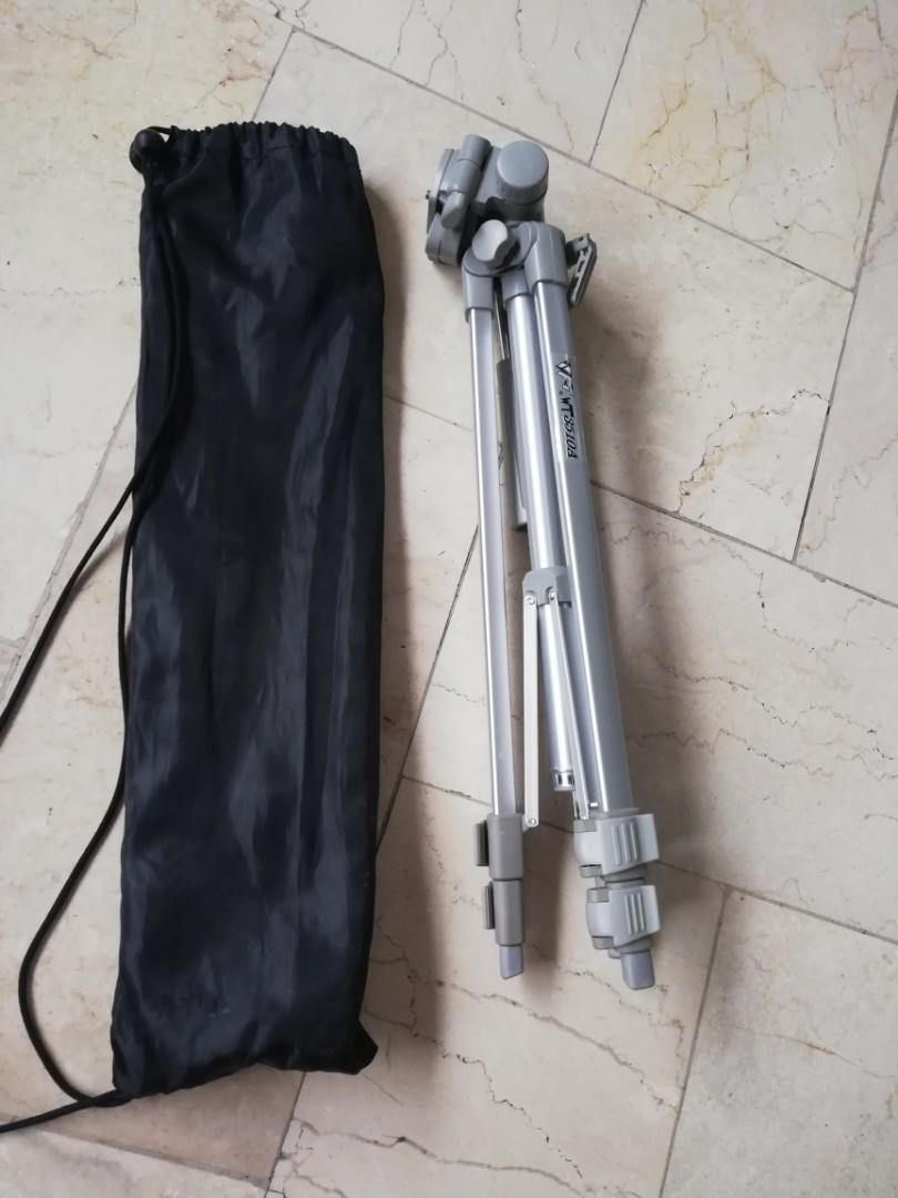 Weifing wt 3510A tripod (Category: Tripods & Monopods) located in Paranaque City. Submitted by 4thestate.surplusan (Listing ID 1102143837, Image 1). Description: weifing wt 3510A camera tripod stand H 42cm to 94 cm extended lightweight, aluminum rubber feet, pre owned w carry bag.