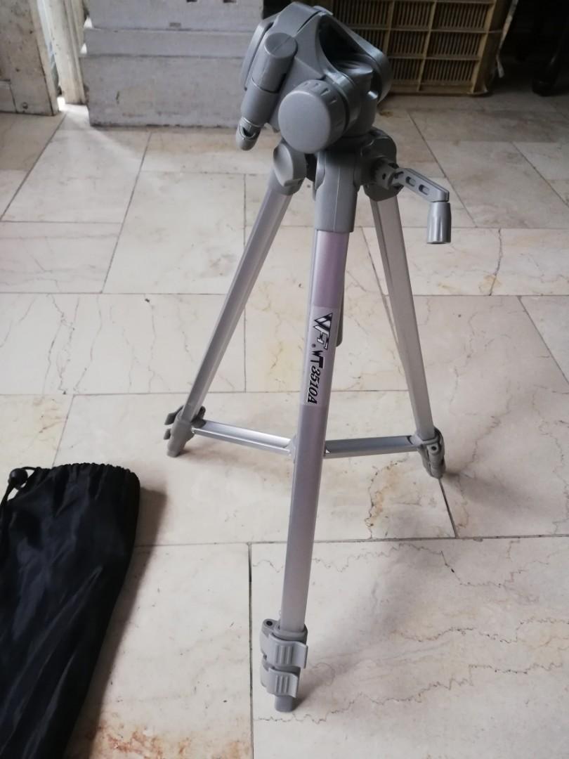 Weifing wt 3510A tripod (Category: Tripods & Monopods) located in Paranaque City. Submitted by 4thestate.surplusan (Listing ID 1102143837, Image 2). Description: weifing wt 3510A camera tripod stand H 42cm to 94 cm extended lightweight, aluminum rubber feet, pre owned w carry bag.
