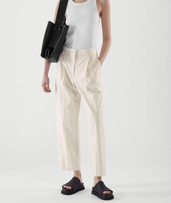 Beige Pleated linen trousers | Sunspel | MATCHES UK