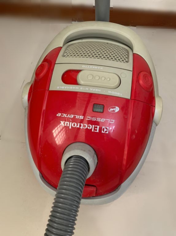 Electrolux Classic Silence ZCS2100 Parketto 1800W Vacuum Cleaner, TV