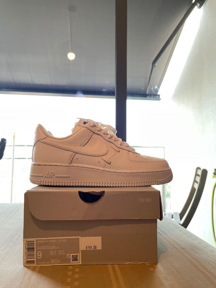 EU40.5 Nike Air Force 1 Gold Tick