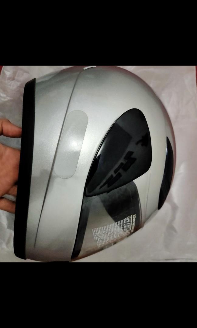 Helm full face jadul AGV, Motor di Carousell