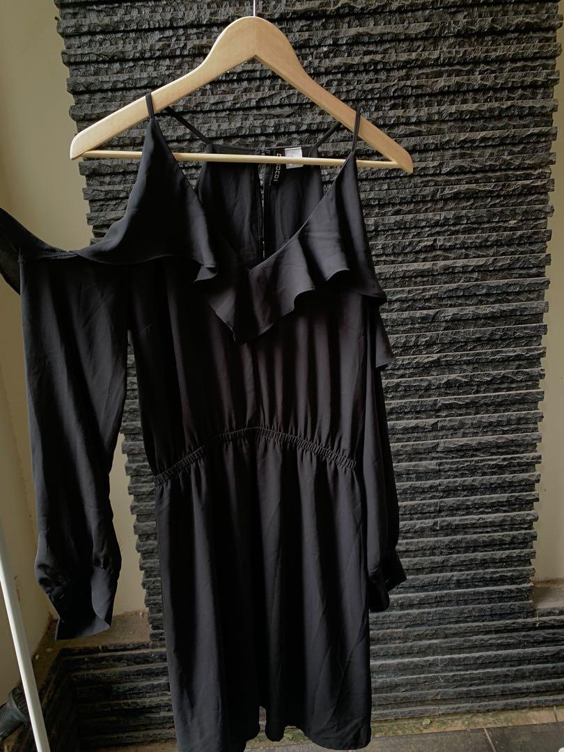 H\u0026M OFF SHOULDER BLACK DRESS, Fesyen 