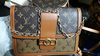 (Category: ) located in . Submitted by closet78 (Listing ID 1102437941, Image 1). Description: .