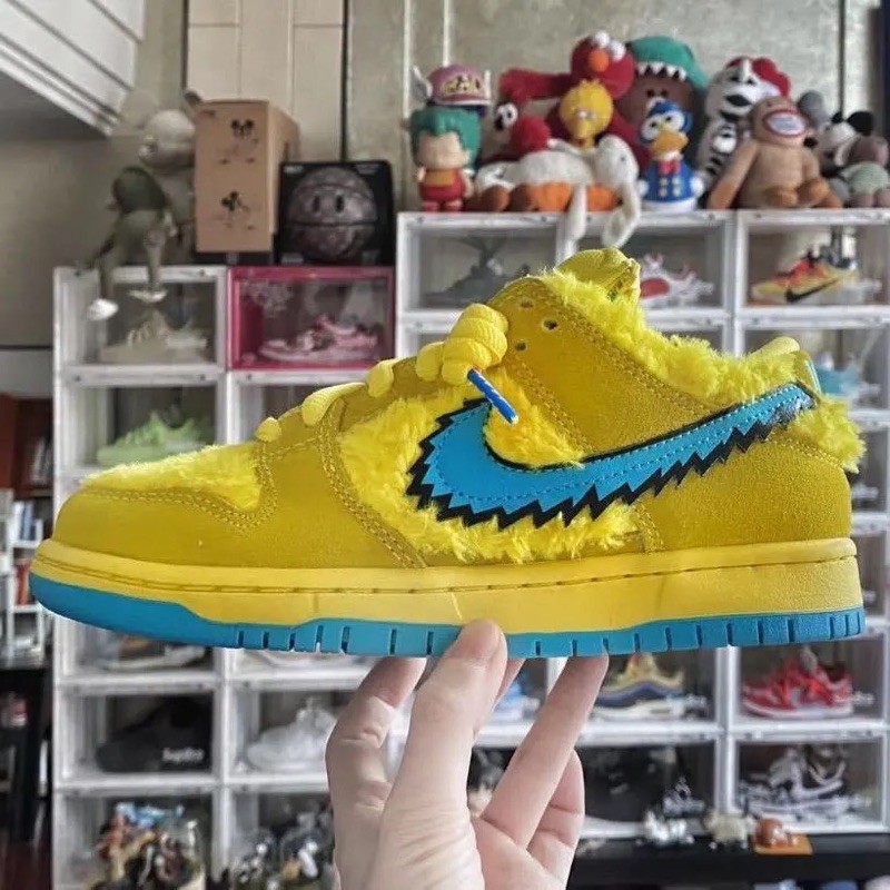 Nike SB dunk low, Men's Fashion, Footwear, Sneakers on Carousell