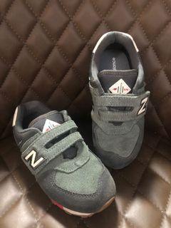 Preloved New Balance IV574