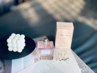 (Category: ) located in . Submitted by perfume_stories (Listing ID 1102585823, Image 1). Description: .