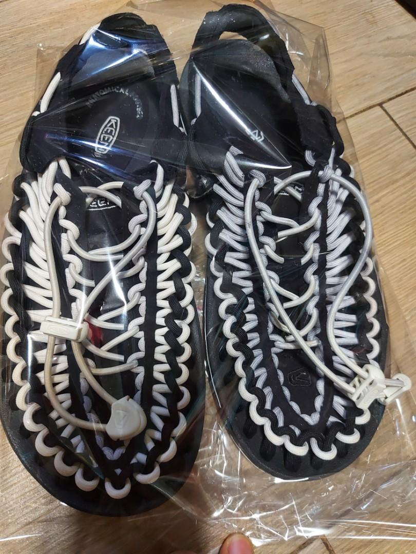 2 KEEN UNEEK SLICE FADE SANDALS