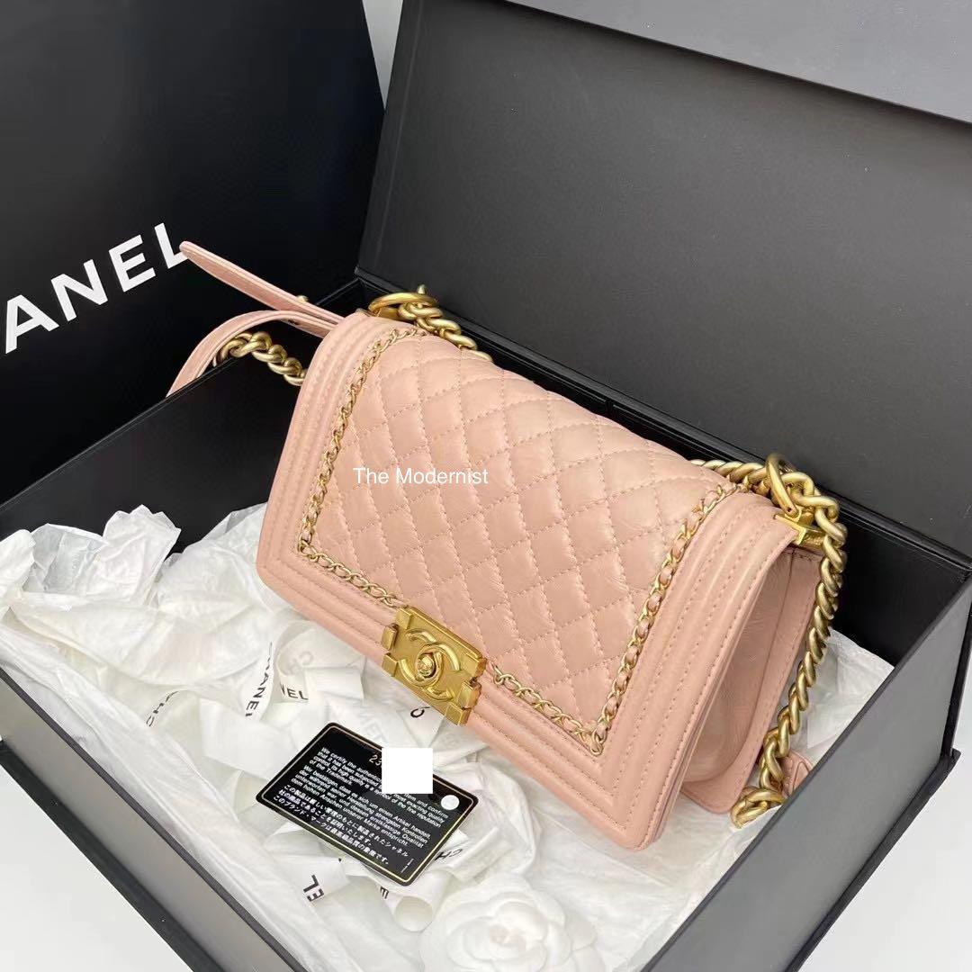 Chanel Boy Messenger Curve bag in gold suede calf leather/khaki - 22a  Velvet ref.949088
